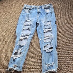 American Eagle destroyed mom jeans